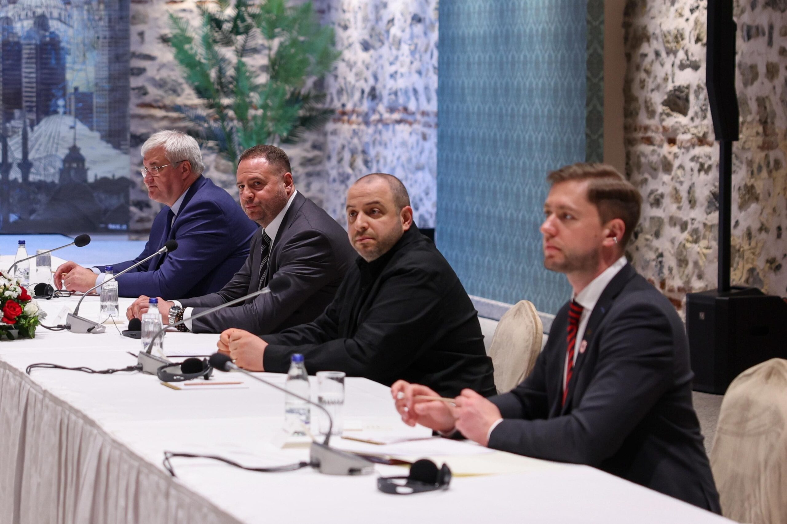 Kiev-Mosca, accordo per lo scambio di prigionieri ma sul resto è buio completo