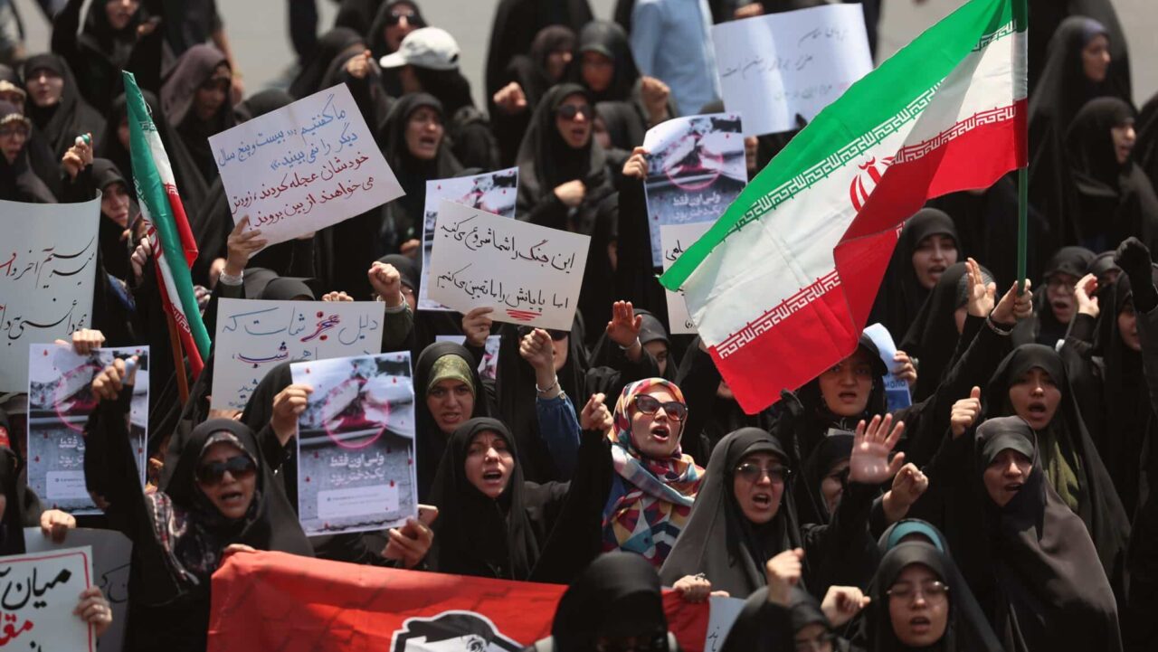 Nucleare, l’Iran: "Dialogo con gli Usa privo di senso dopo l’attacco israeliano"