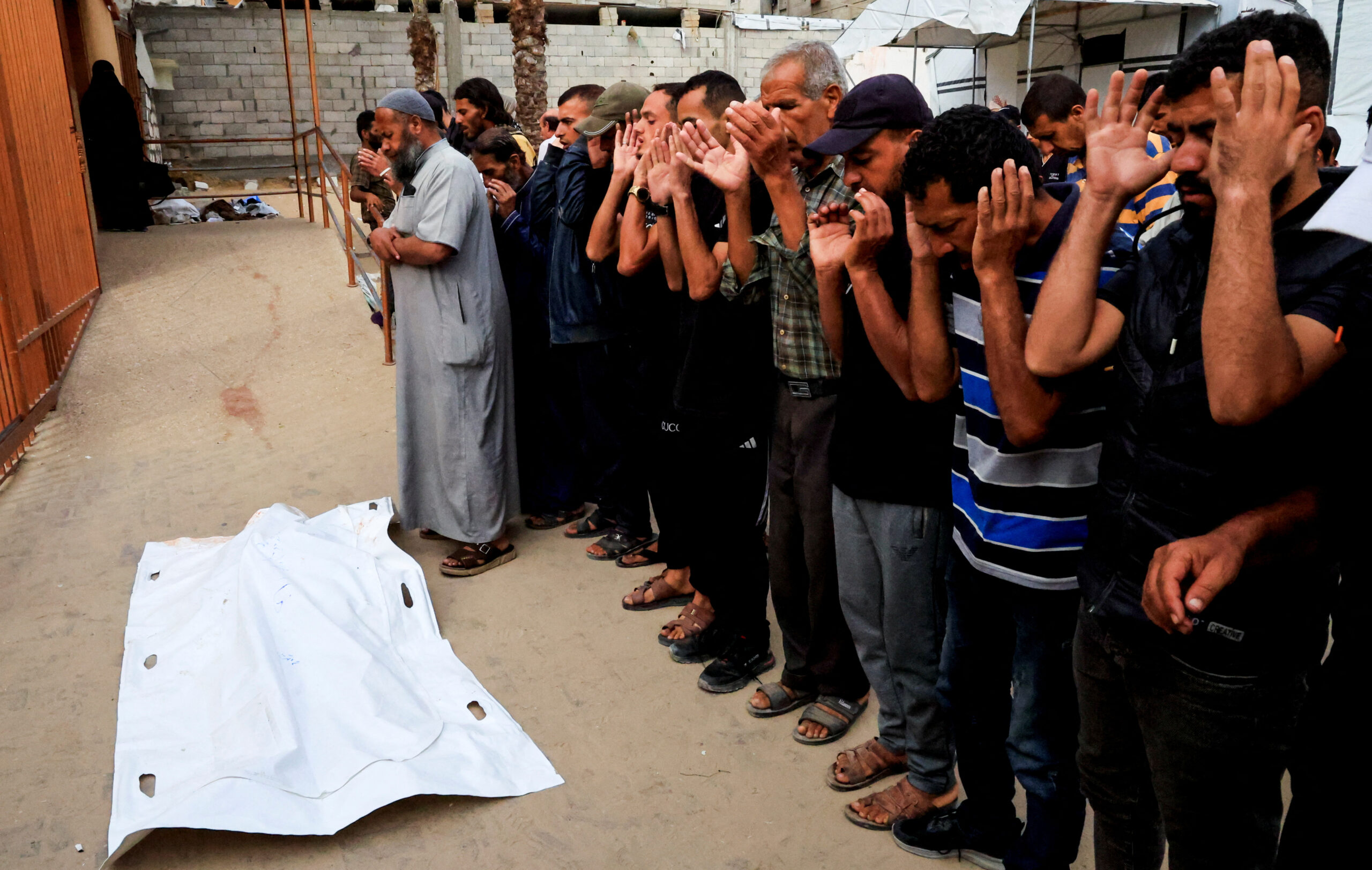 Oltre 31 morti a Gaza in un giorno, ospedali al collasso lanciano un appello disperato per il carburante