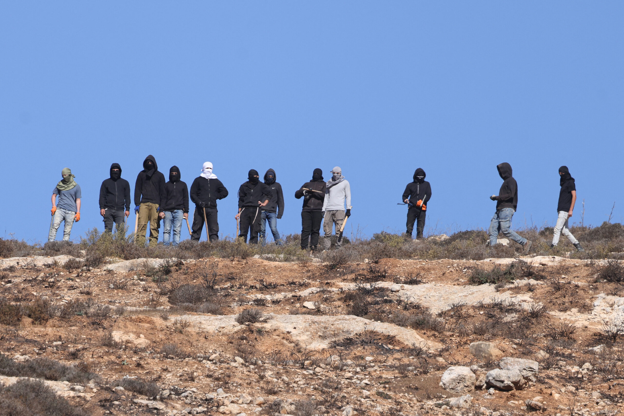 Coloni di estrema destra israeliani incendiano un sito militare: l’esercito (solo ora) invoca giustizia