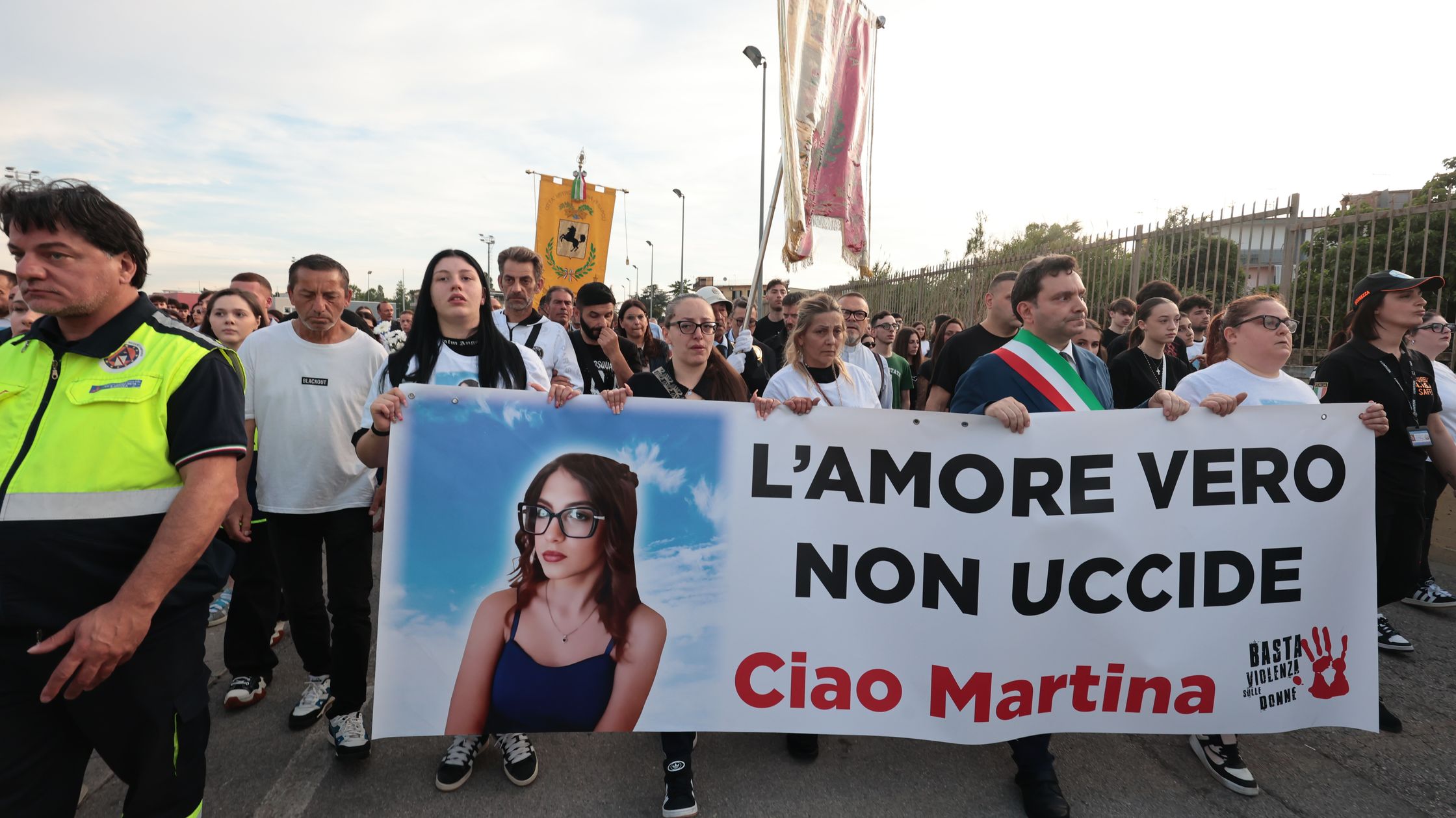 La tragedia di Martina Carbonaro e la crisi educativa di un’Italia che non sa più ascoltare gli adolescenti