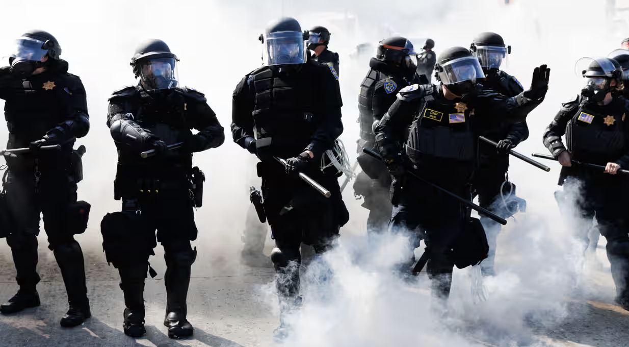 Trump il dittatore manda 4.000 membri della Guardia Nazionale a Los Angeles dopo le proteste per i raid anti-migranti
