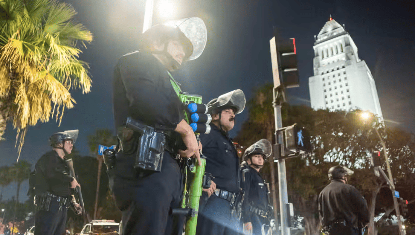 Arresti di massa a Los Angeles, il governatore della California accusa Trump:  "Democrazia sotto assalto"
