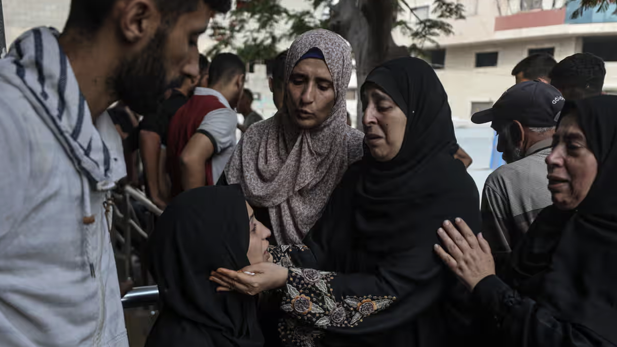 Gaza, nuova strage tra i palestinesi disperati in cerca di cibo: 42 morti
