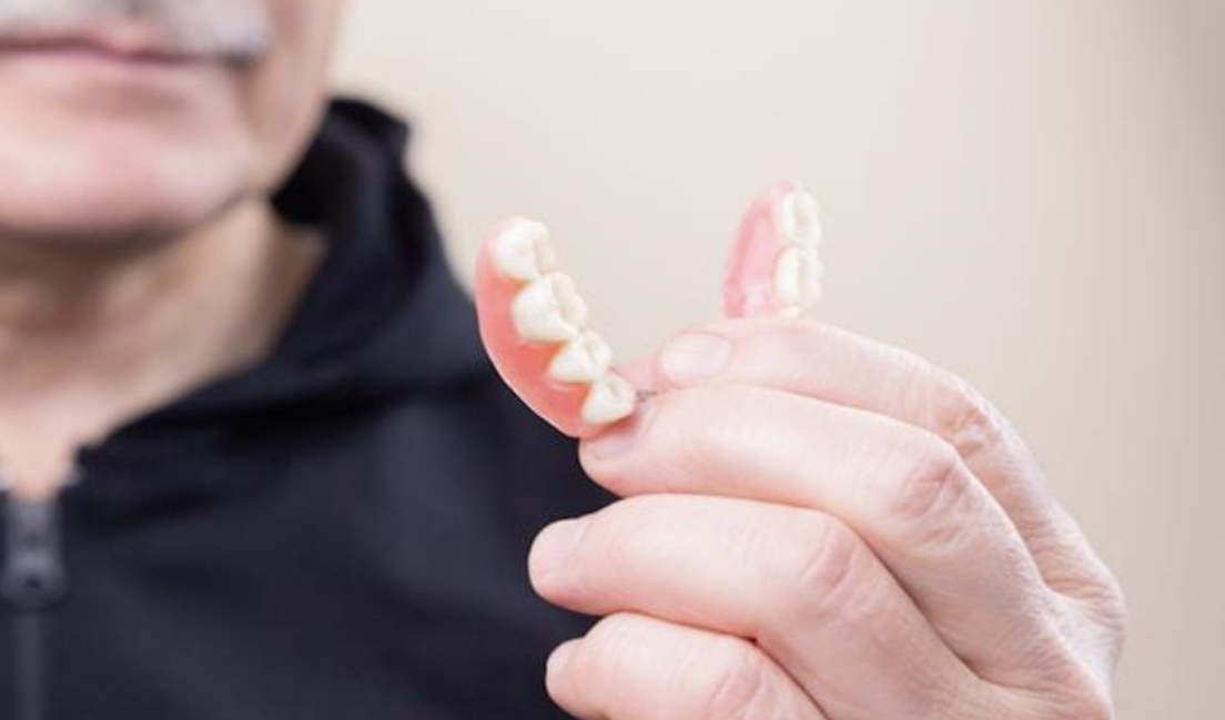 Cura dei denti nella terza età: quali sono le cure più ricorrenti?