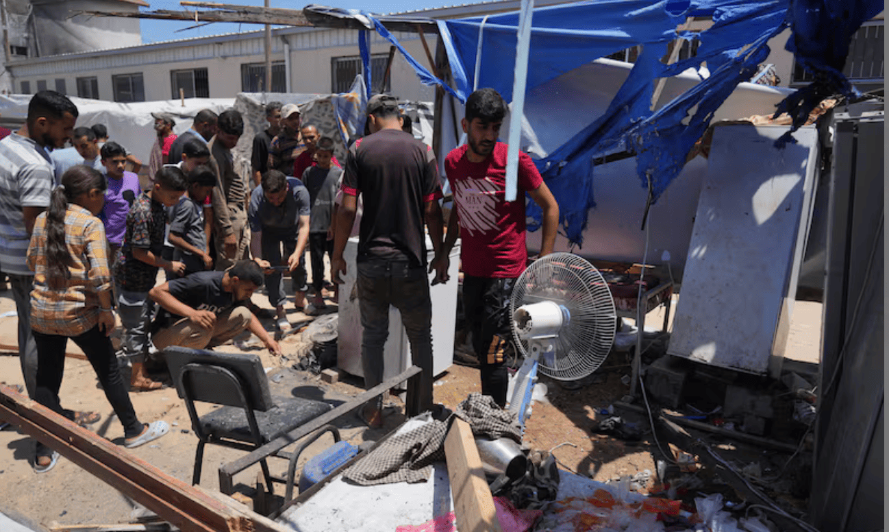 Gaza, strage sul mare: Israele colpisce un internet café, almeno 33 morti tra cui una giornalista