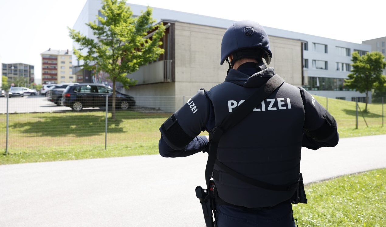 Sparatoria in una scuola di Graz in Austria: almeno otto morti, operazione di polizia in corso