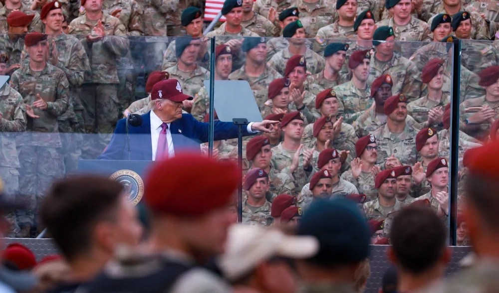 Trump a Fort Bragg: un pericoloso discorso da golpista in pectore pieno di menzogne cospirazioniste