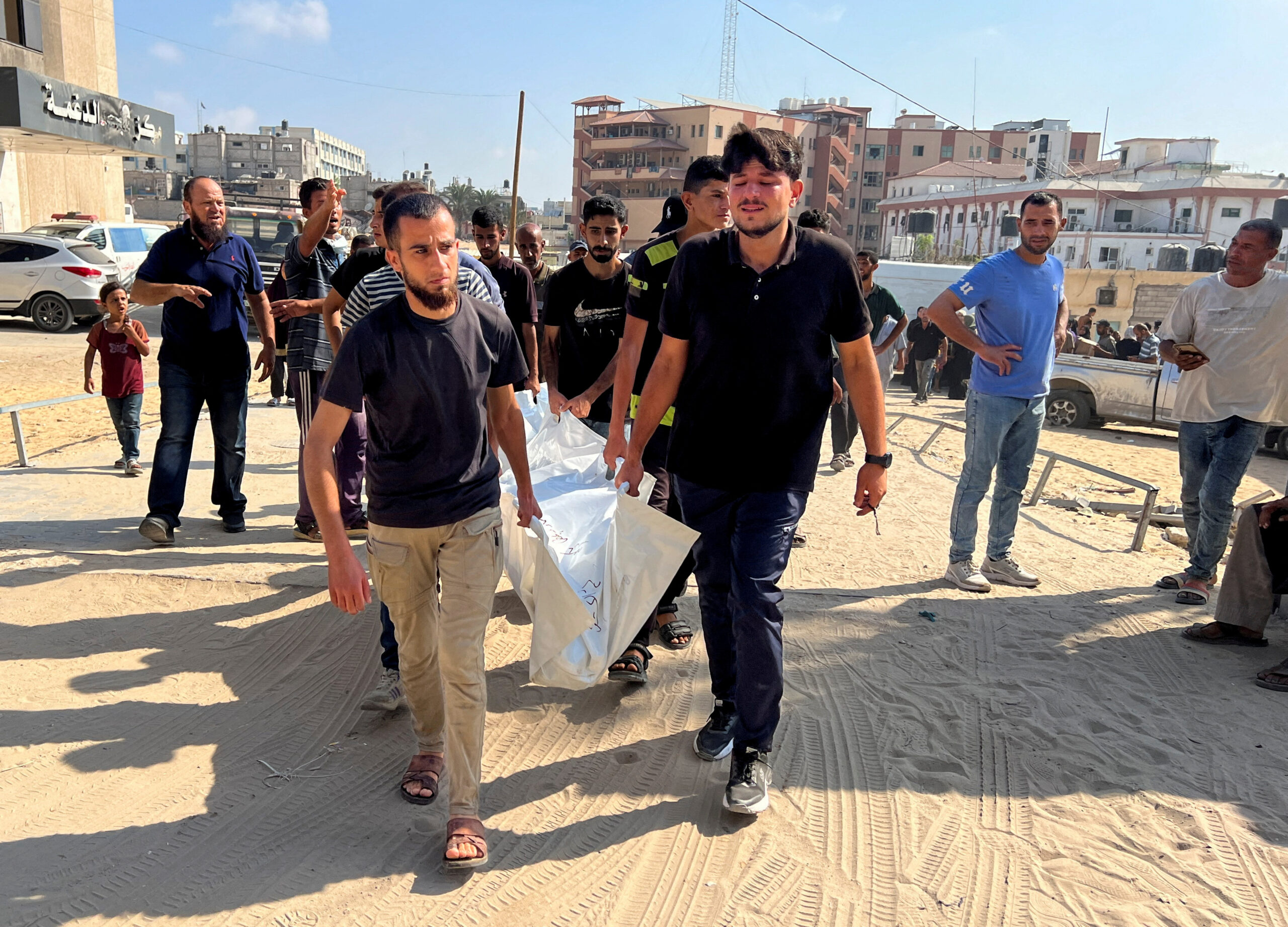 Gaza, gli israeliani uccidono 30 persone in attacchi con "missili-drone" pieni di chiodi