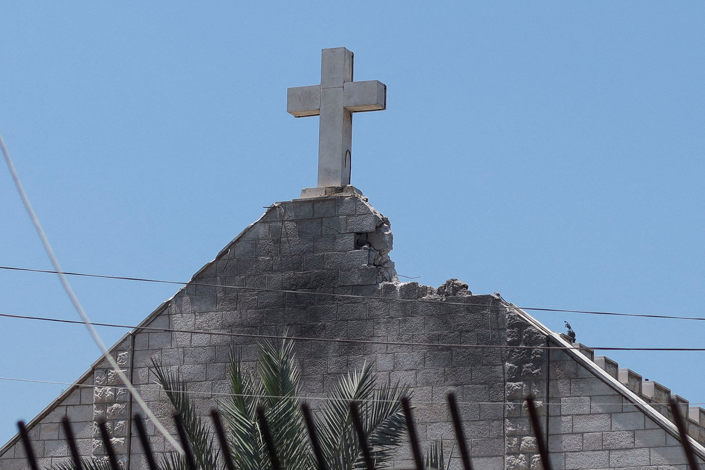 Chiesa di Gaza bombardata: quelle di Meloni e Tajani non sono lacrime di coccodrillo ma lacrime provocatorie