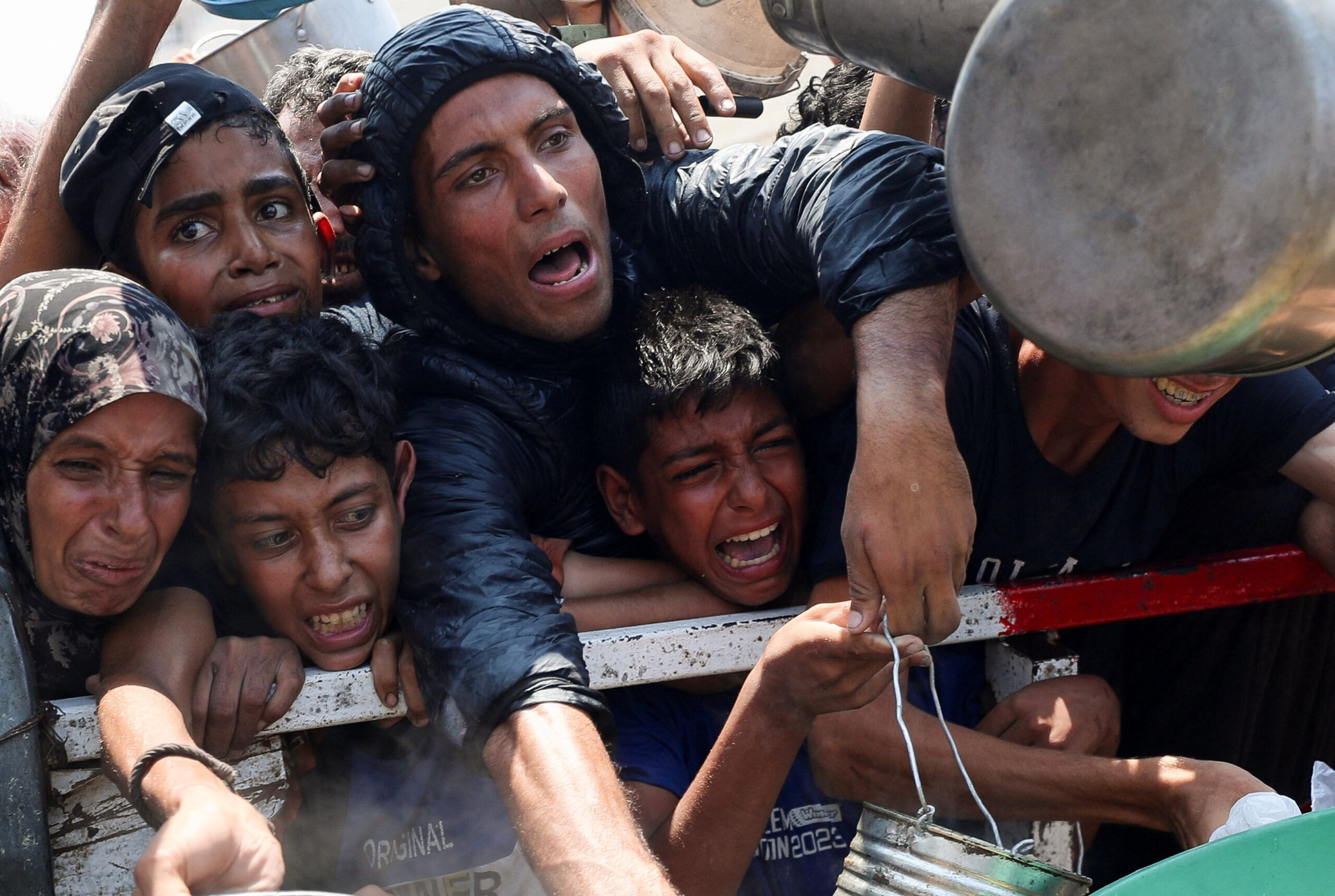 Gaza, madre uccisa mentre cercava cibo: i figli orfani ora rischiano di morire di fame