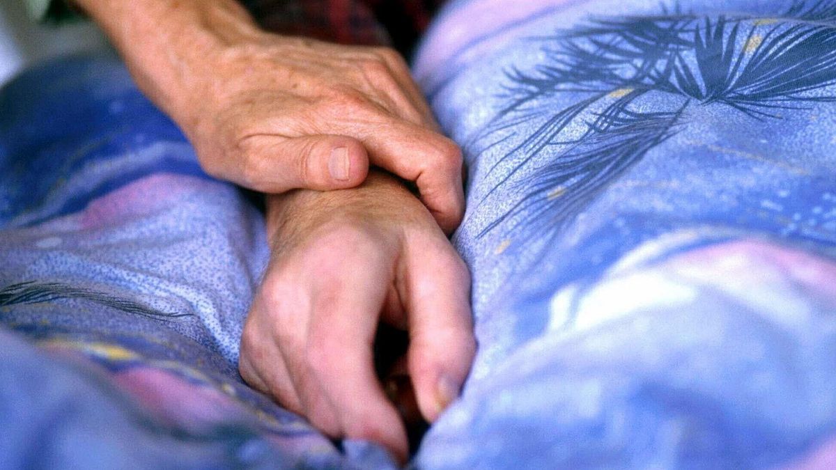 Umberto Eco, il dolore e la dignità: riflessioni sulla fragilità, le cure palliative e il senso della vita