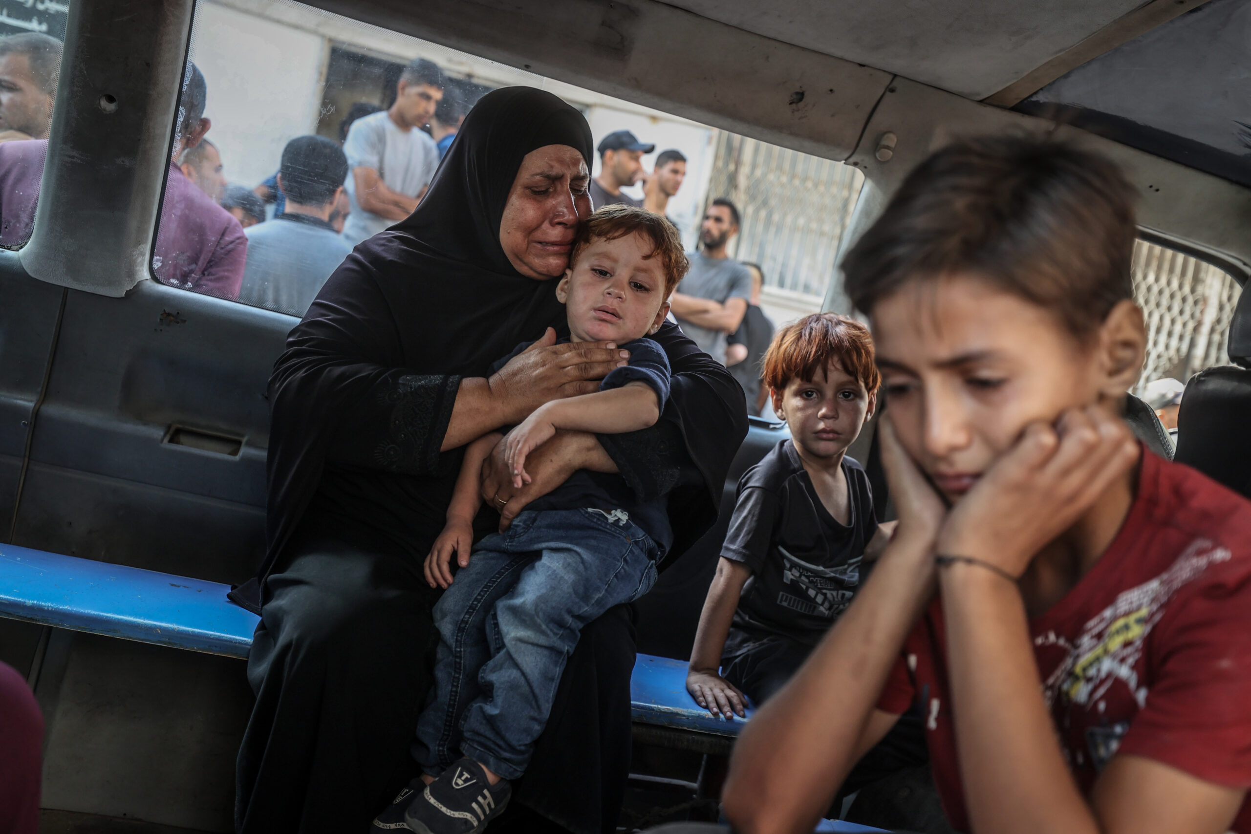 Attacchi israeliani su Gaza uccidono 27 persone dall’alba