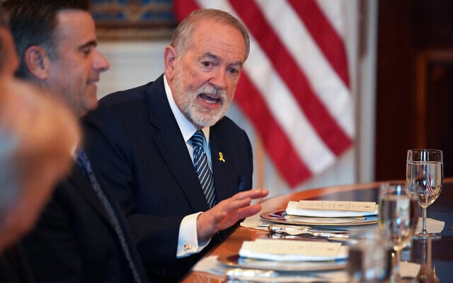 Mike Huckabee, l'ambasciatore Usa che definisce 'disgustoso' l'invito a fermare la mattanza di bambini a Gaza
