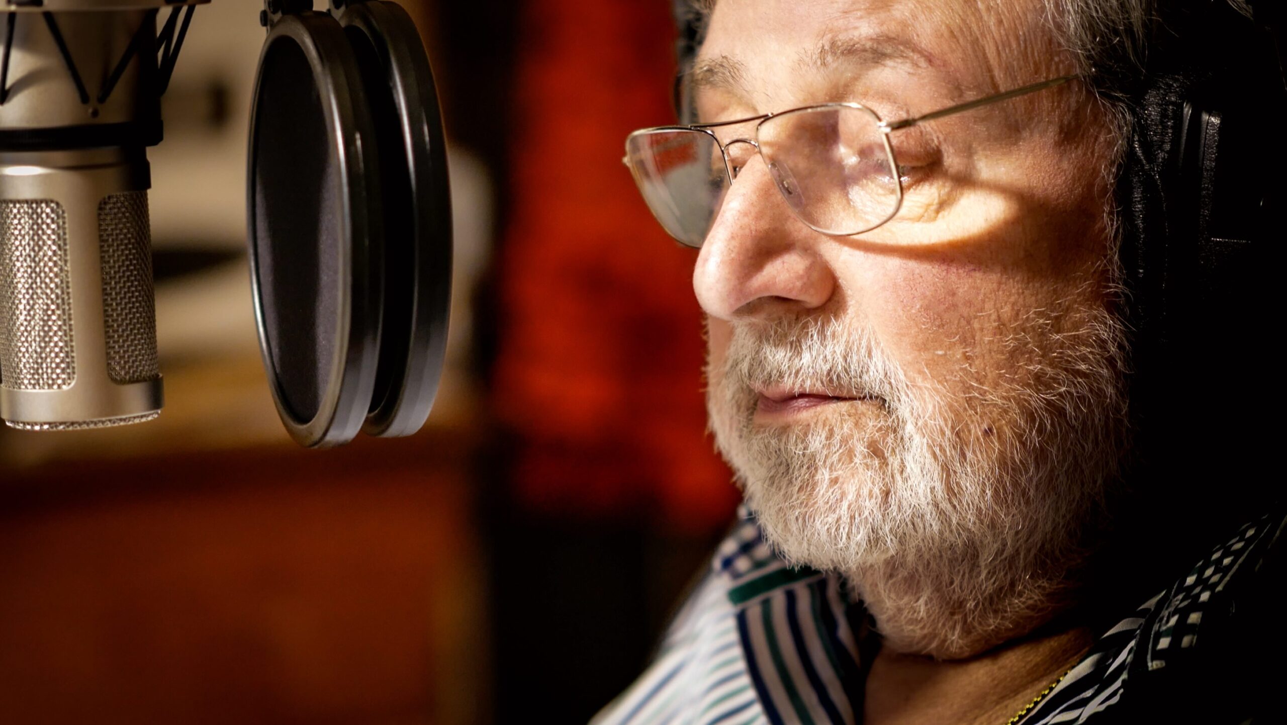 In un libro vita e canzoni di Francesco Guccini, il più amato dei cantautori