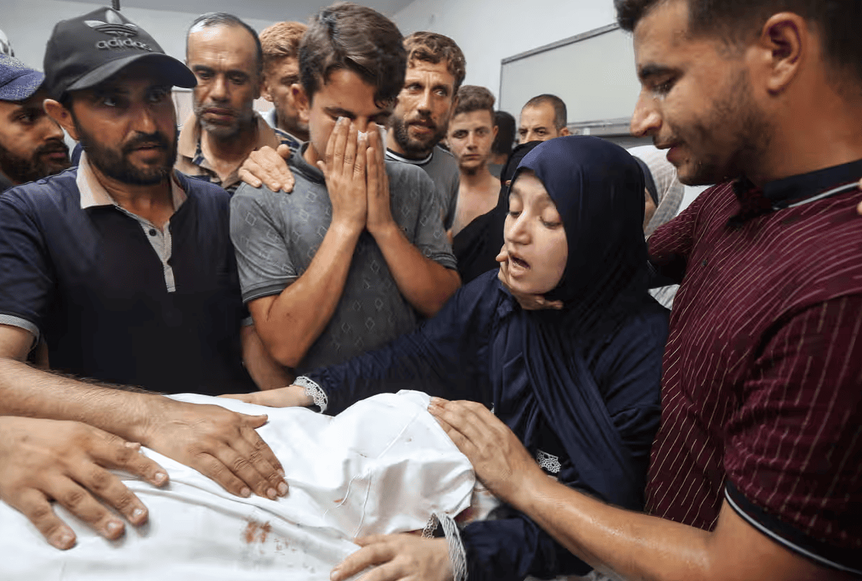 Un raid israeliano uccide uno dei medici più esperti di Gaza: “Perdita catastrofica per il sistema sanitario”