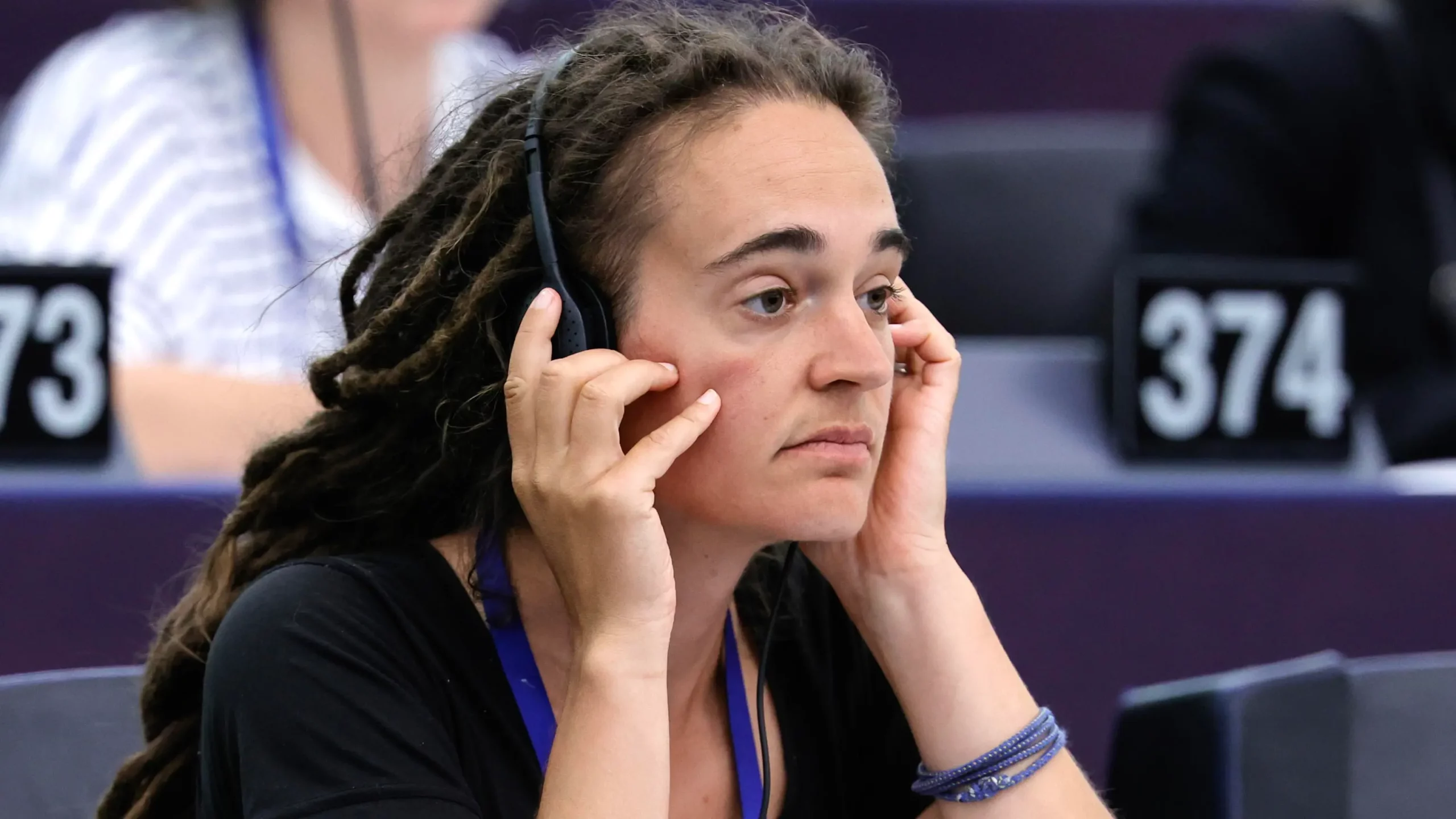 Carola Rackete si dimette dall'Europarlamento per tornare alle attività sociali