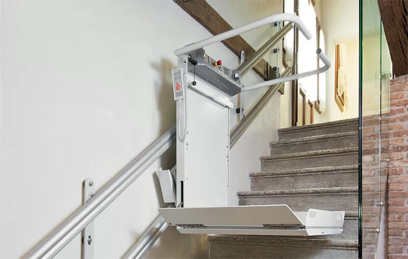 Accessibilità domestica: i montascale migliorano la vita delle persone con disabilità