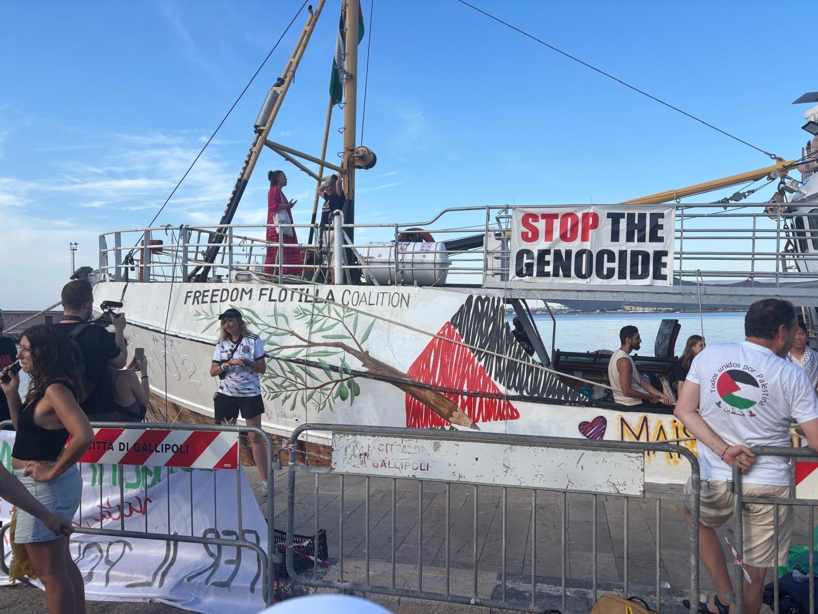 Gaza, una nave carica di aiuti umanitari diretta verso la Striscia salpa d Gallipoli