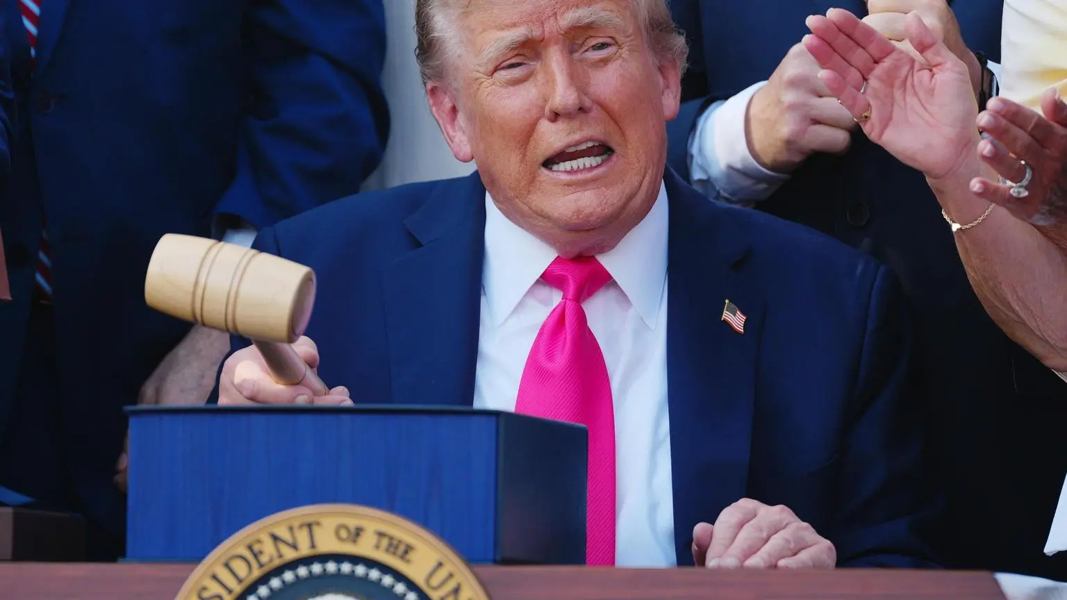 Trump minaccia dazi del 17% sulle esportazioni agroalimentari europee: l'Ue prepara contromisure