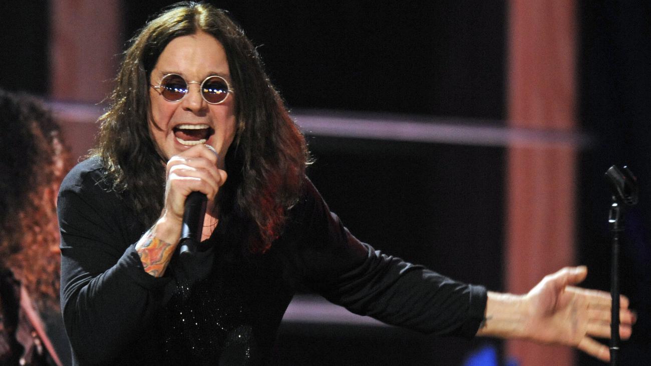 Chiacchierare con Ozzy Osbourne tra empietà e rock: il libro-raccolta che ne racconta la voce senza filtri