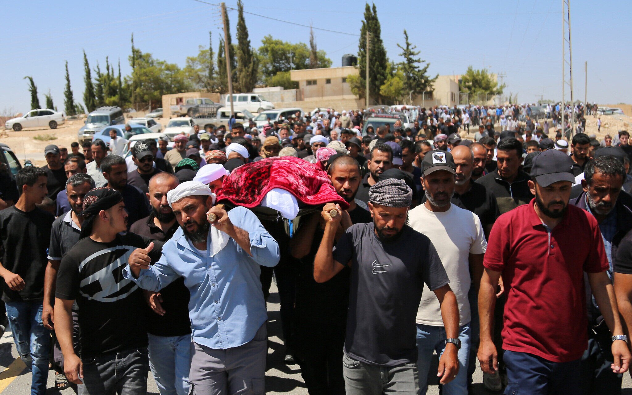 Israele restituisce il corpo: funerali per Awdah Hathalee il palestinese ucciso a freddo da un colono di estrema destra
