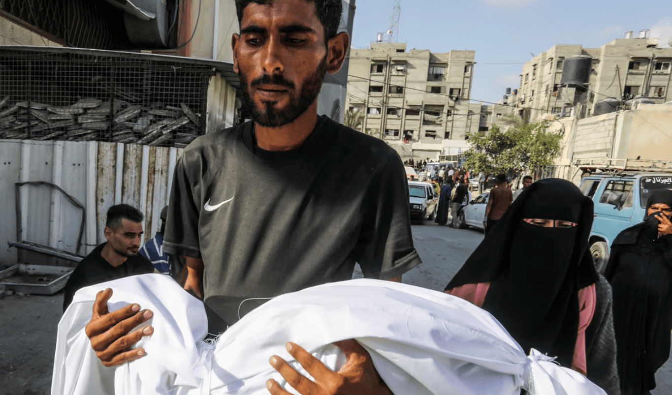 A Gaza altre 10 persone uccise dagli israeliani: tra loro civili in attesa di ricevere aiuti umanitari