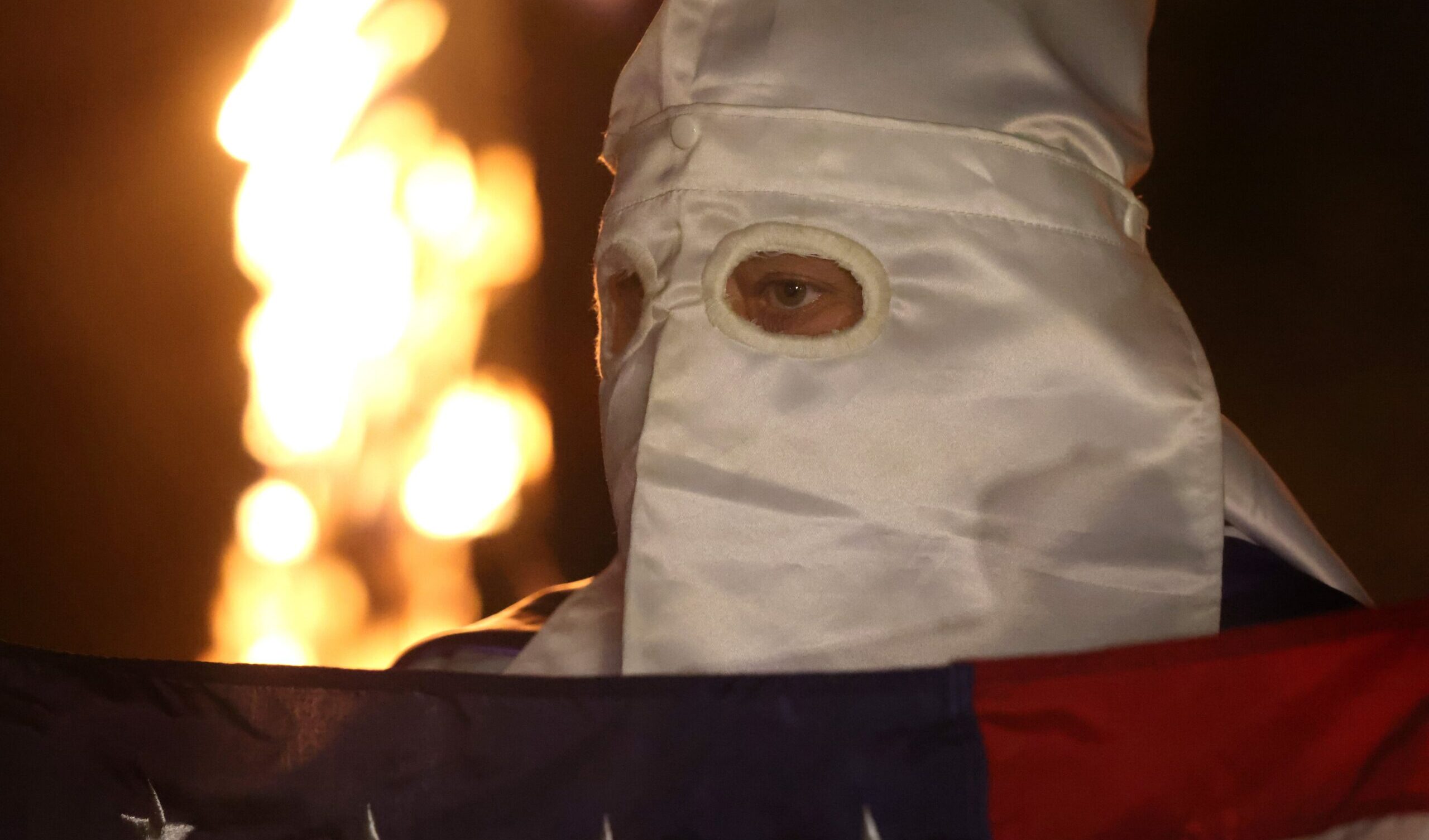 Suprematisti bianchi: come il ritorno di Trump alla Casa Bianca ha dato nuova linfa all’Aryan Freedom Network