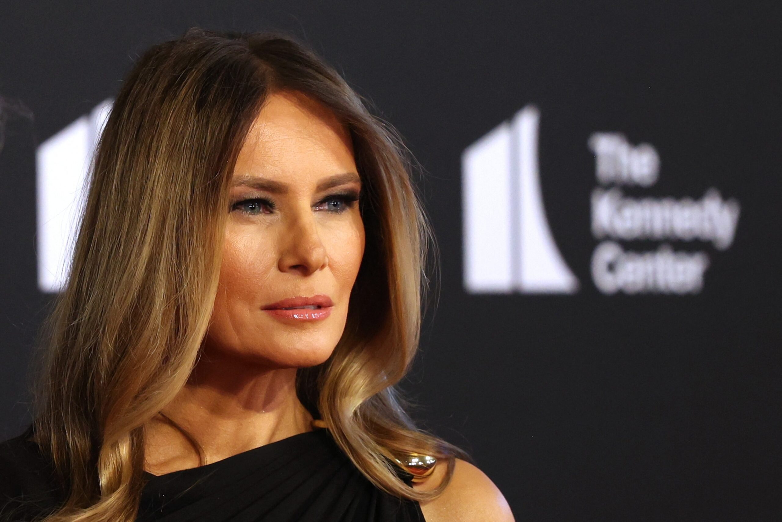 Il mio "cartellino bianco" su "diplomazia letteraria" scritto da Melania Trump e Olena Zelenska