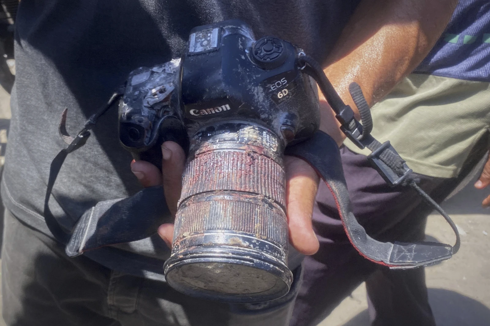 Dagli “embedded” agli influencer prezzolati: la propaganda israeliana su Gaza segna il punto più basso dell’informazione