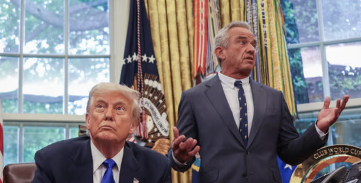 Trump e Kennedy rilanciano teorie antiscientifiche su paracetamolo e autismo: falso nesso che allarma i medici