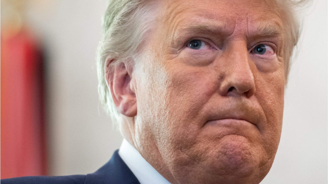 Trump il dittatore: minaccia i giornalisti che fanno domande scomode e promette ritorsioni sulla stampa progressista