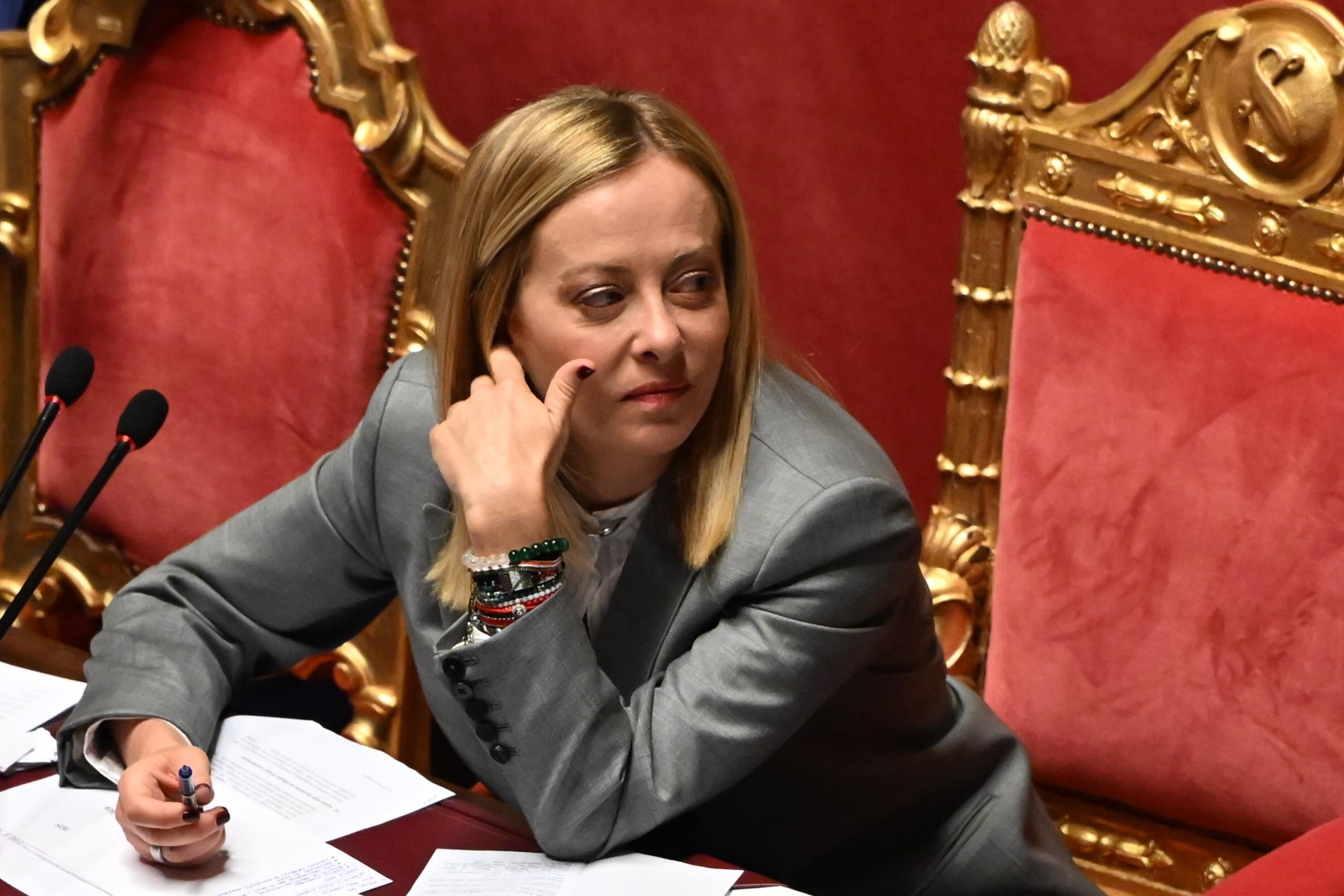 Caso Almasri: la maggioranza di destra salva chi ha liberato un criminale di guerra