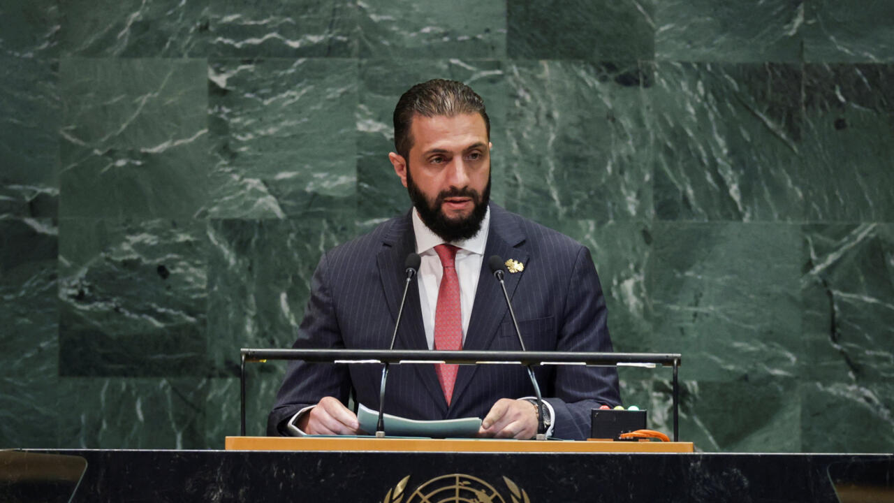 Siria post-Assad tra fine delle sanzioni, accordo con i curdi e rischio jihadista: la difficile sfida di al-Sharaa Siria post-Assad tra fine delle sanzioni, accordo con i curdi e rischio jihadista: la difficile sfida di al-Sharaa