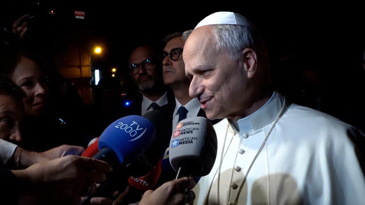 Papa Leone critica duramente le politiche migratorie di Trump