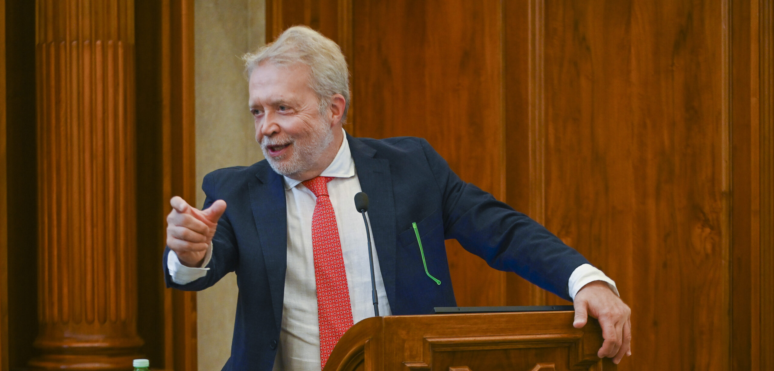 La mail di Ghiglia ad Agcom: “Domani vado da Arianna Meloni”. Pressioni politiche su Report, bufera su Fratelli d’Italia