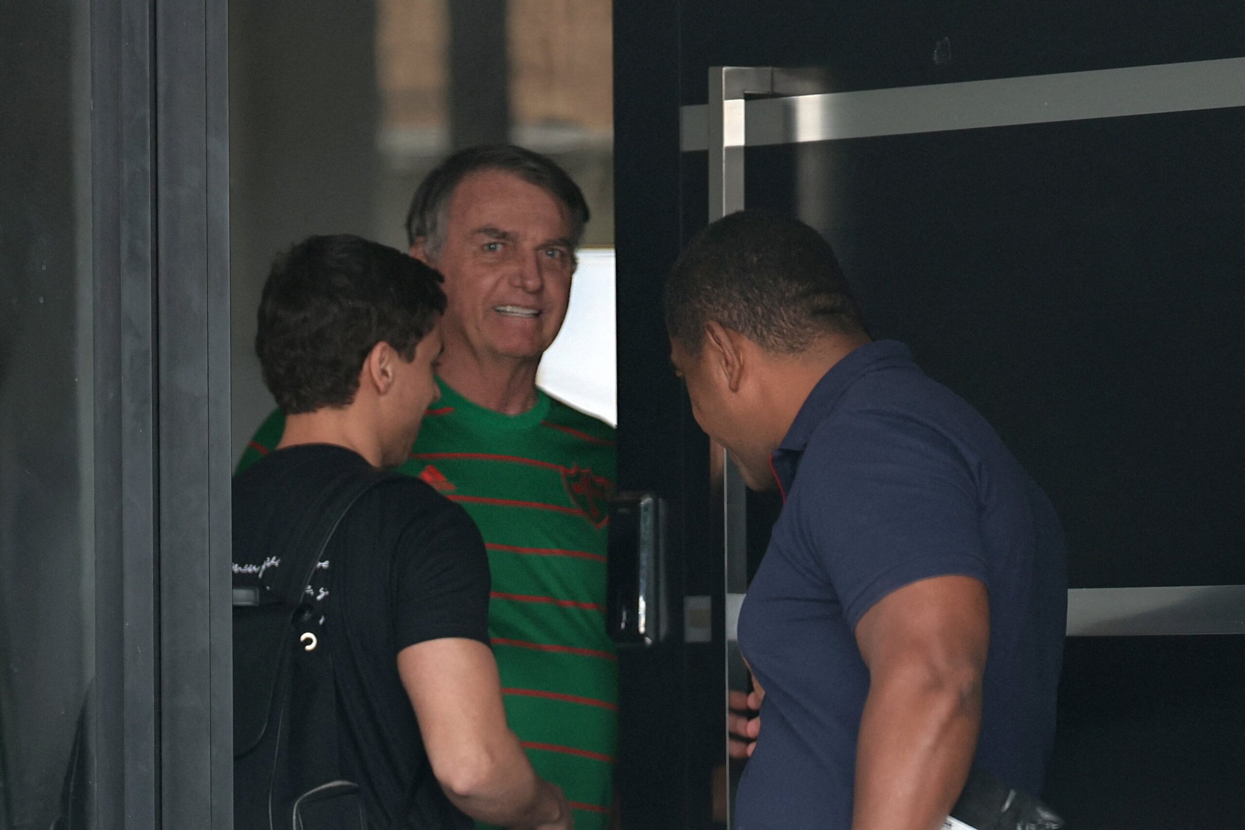 Brasile, arrestato Jair Bolsonaro: in galera l’ex presidente condannato per il tentato golpe del 2022