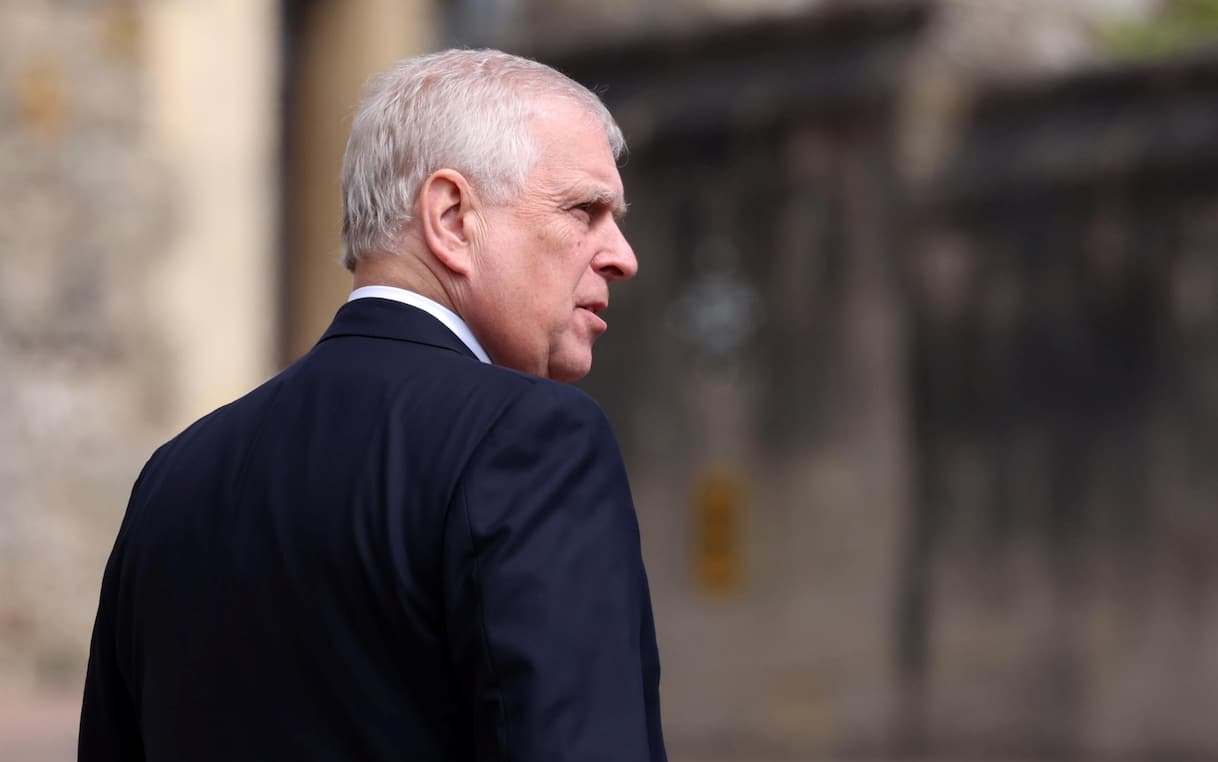 Nelle Falkland rimuovono ogni intitolazione dedicata all'ex principe Andrea dopo scandalo Epstein