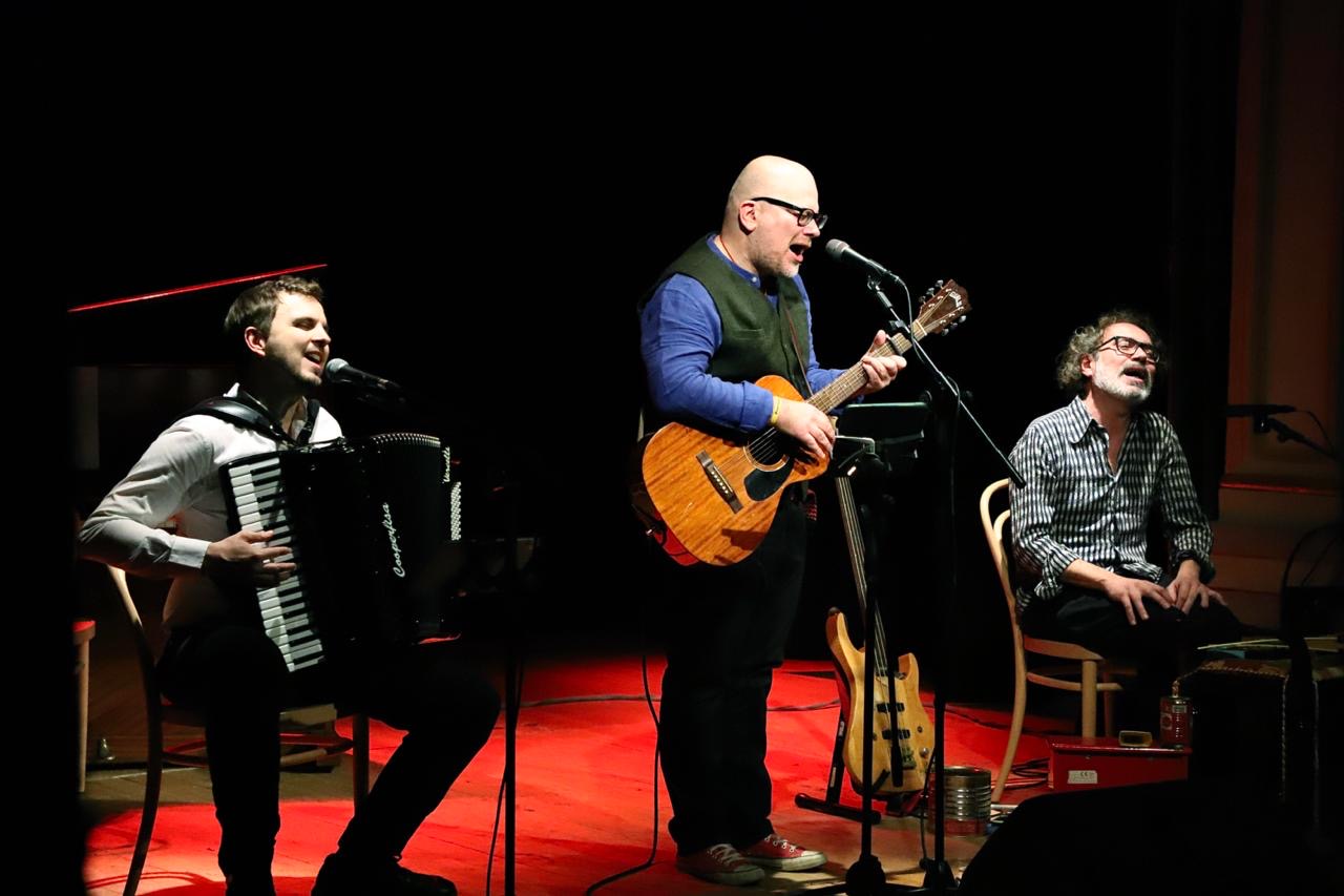 Una mappa musicale della città di Milano in un libro. Alessio Lega lo presenta alla Camera del Lavoro