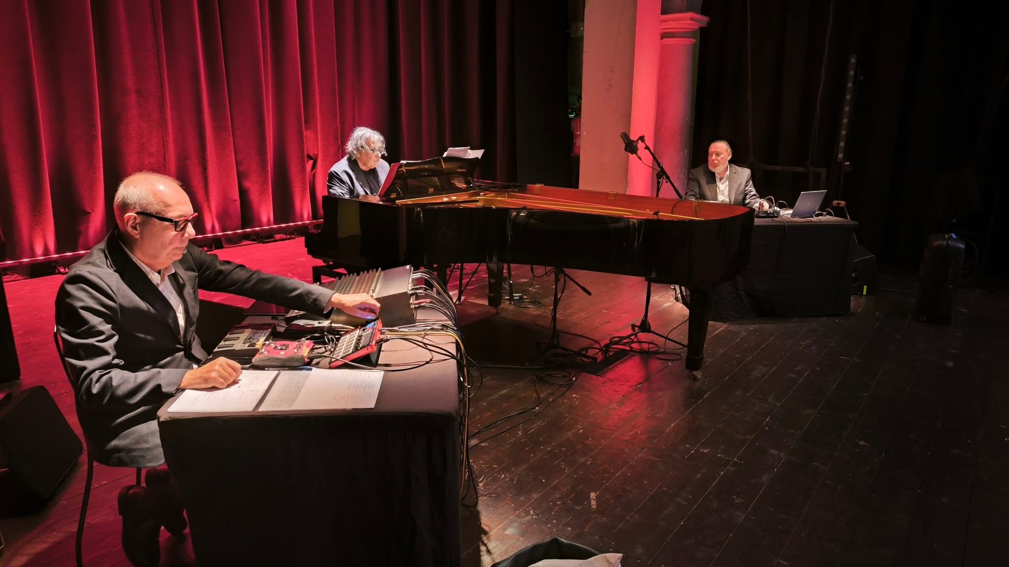 MARSICO La musica senza tempo di Maurizio Marsico e Mauro Tondini evocando John Cage e Prince