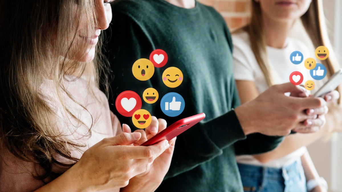 ragazzi-che-usano-i-social-media-2 Quando la malattia privata diventa fenomeno pubblico