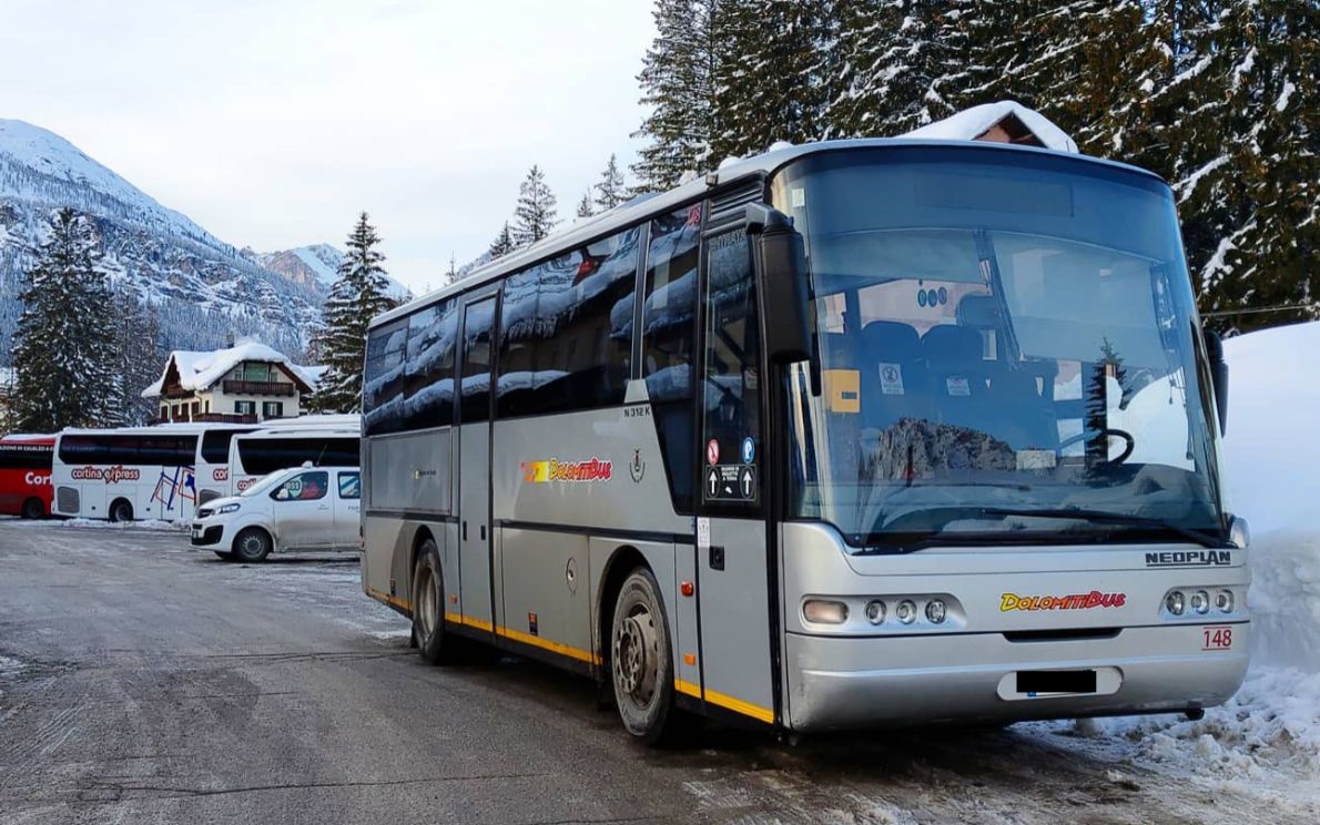Bimbo a piedi nella neve e aggressioni quotidiane:  dove sono finite umanità e solidarietà?