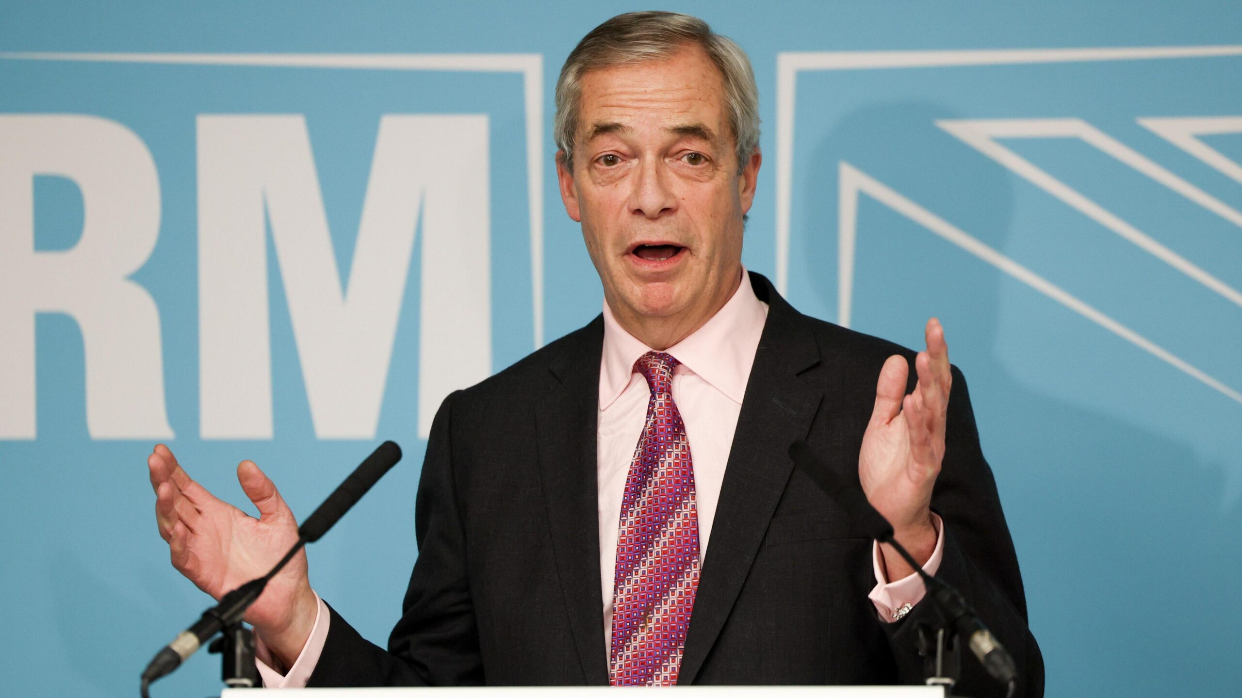 Nigel Farage scendiletto di Trump: appoggia l'amico reazionario sull'acquisizione della Groenlandia Nigel Farage scendiletto di Trump: appoggia l'amico reazionario sull'acquisizione della Groenlandia