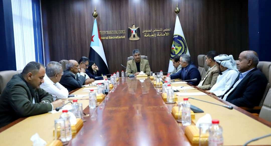 Sauditi ed Emiratini: conflitto per il controllo strategico dello Yemen, del Mar Rosso e del Golfo di Aden Sauditi ed Emiratini: conflitto per il controllo strategico dello Yemen, del Mar Rosso e del Golfo di Aden