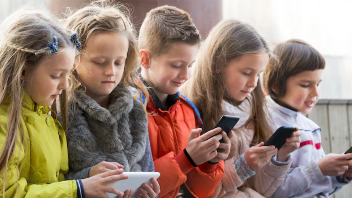 Francia verso lo stop ai social per i minori di 15 anni: primo sì dell’Assemblea