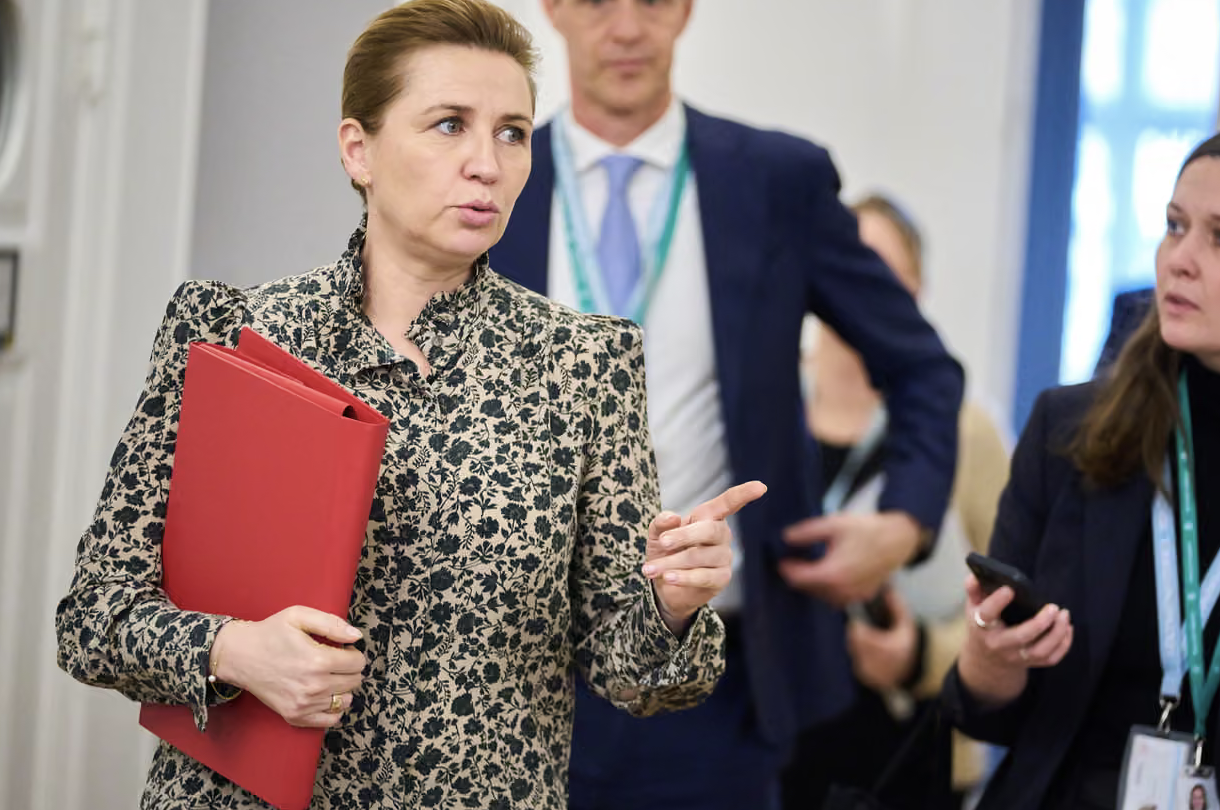 La premier danese contro Rutte: "Non ha mandato per negoziare a nome di Danimarca e Groenlandia"