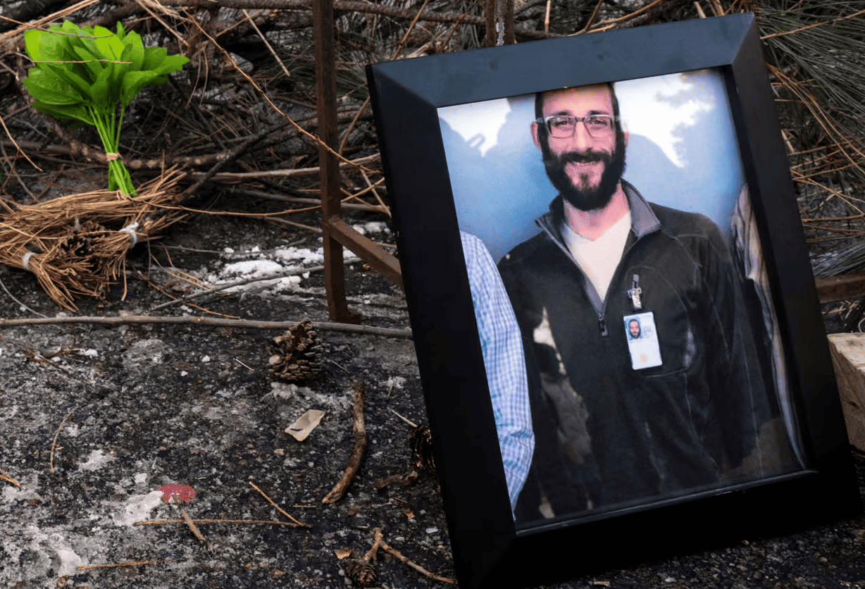 Alex Pretti era disarmato quando gli assassini dell'Ice lo hanno ucciso con una decina di colpi di pistola