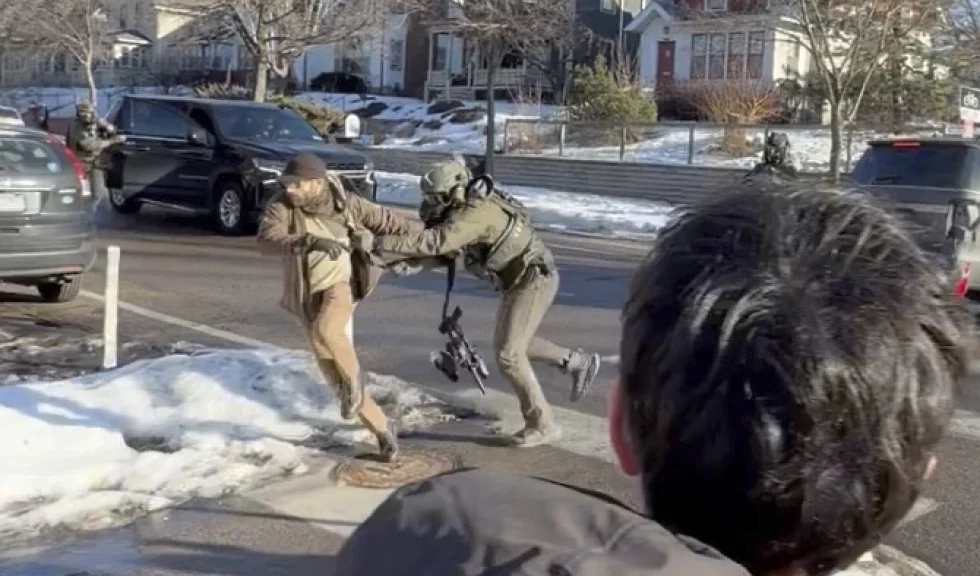 Undici giorni prima della morte Alex Pretti fu aggredito da agenti federali a Minneapolis durante una protesta