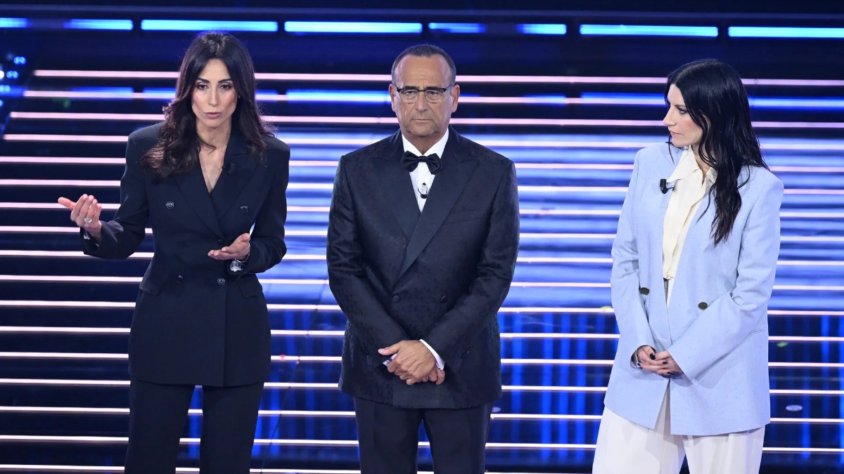 La finale di Sanremo oggi guarda al mondo: l’Ariston ricorda i bambini delle guerre