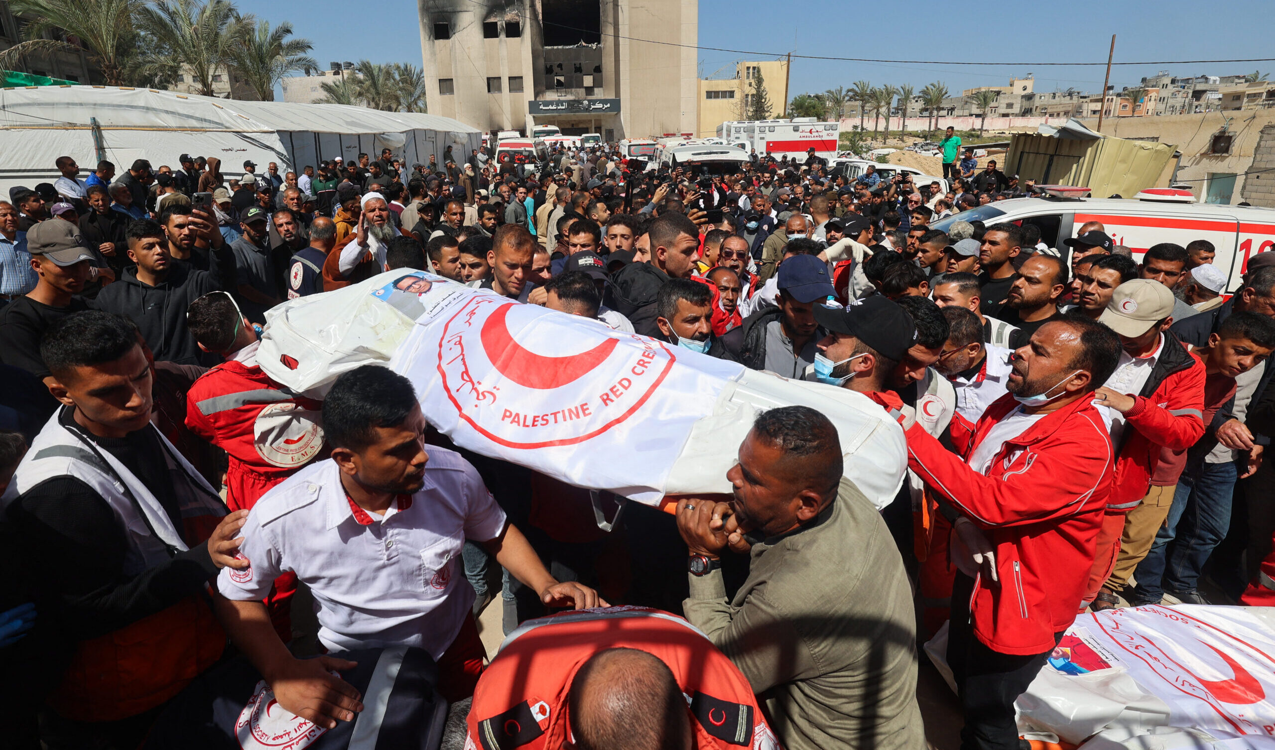 Strage a Gaza: inchiesta accusa gli israeliani di aver colpito un convoglio di soccorso e giustiziato i sopravvissuti